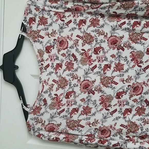 Westport Women's Floral Top - Picture 9 of 11